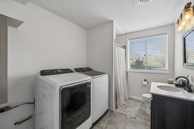 590 Indian Lake Rd, Hendersonville, TN 37075