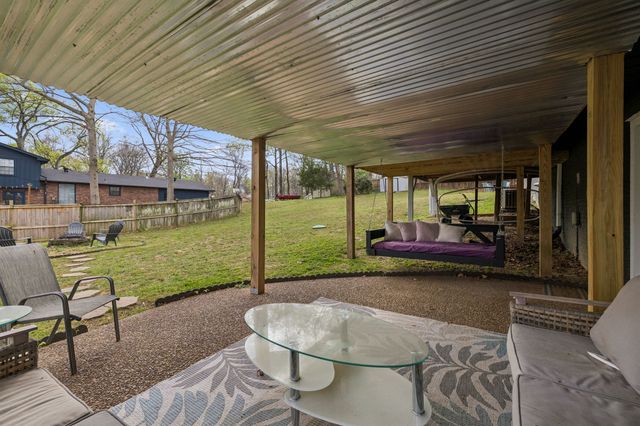 590 Indian Lake Rd, Hendersonville, TN 37075