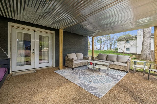 590 Indian Lake Rd, Hendersonville, TN 37075