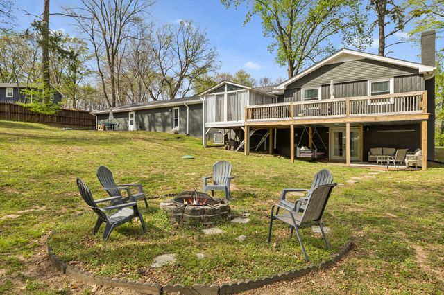 590 Indian Lake Rd, Hendersonville, TN 37075