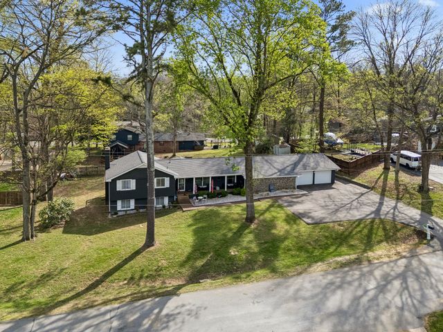 590 Indian Lake Rd, Hendersonville, TN 37075