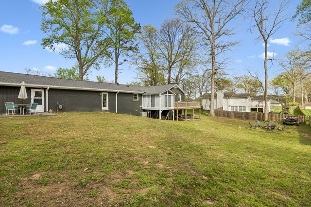 590 Indian Lake Rd, Hendersonville, TN 37075