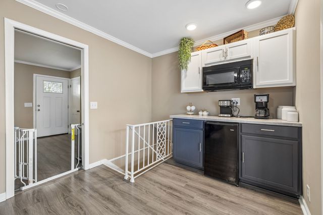 590 Indian Lake Rd, Hendersonville, TN 37075