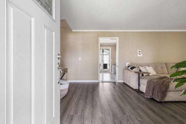 590 Indian Lake Rd, Hendersonville, TN 37075