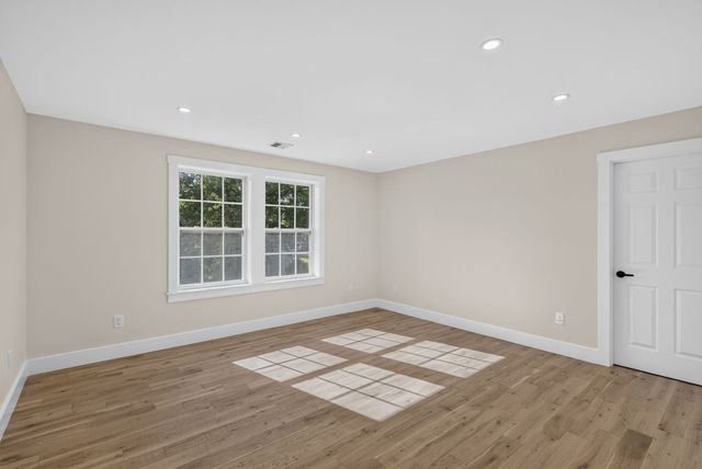 11 Lorenzo Street, Worcester, MA 01604