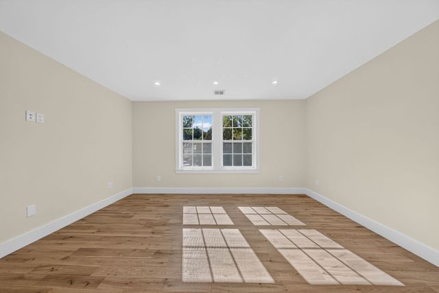 11 Lorenzo Street, Worcester, MA 01604
