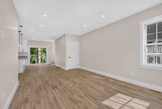 11 Lorenzo Street, Worcester, MA 01604