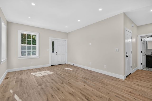 11 Lorenzo Street, Worcester, MA 01604