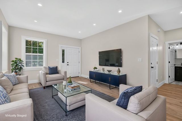 11 Lorenzo Street, Worcester, MA 01604