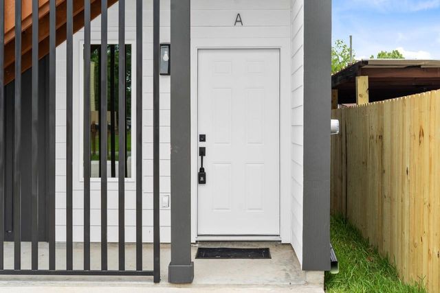 9725 Kerr Street A, Houston, TX 77029