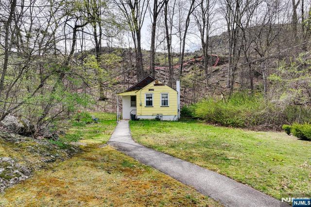 102 Greenwood Avenue, Wanaque, NJ 07420