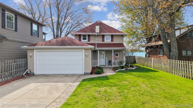 2230 Elm Street, Algonac, MI 48001