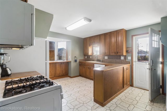2230 Elm Street, Algonac, MI 48001