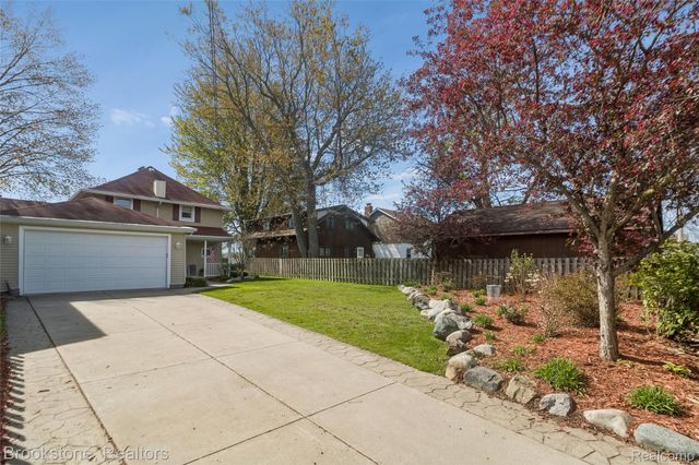 2230 Elm Street, Algonac, MI 48001
