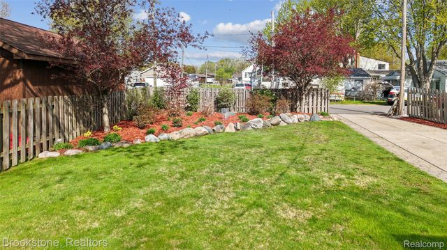 2230 Elm Street, Algonac, MI 48001