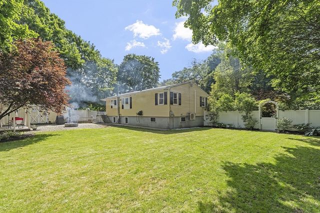 6 Mackin St, Hudson, MA 01749