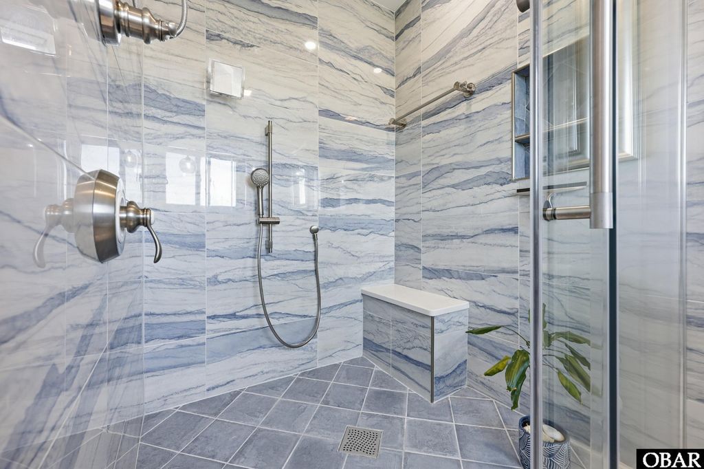 Image 2 of property listing at 123 Georgetown Sands Rd Unit 19, Duck, NC 27949