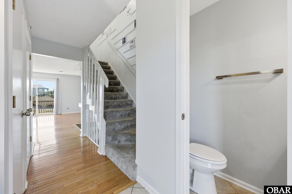 Image 11 of property listing at 123 Georgetown Sands Rd Unit 19, Duck, NC 27949