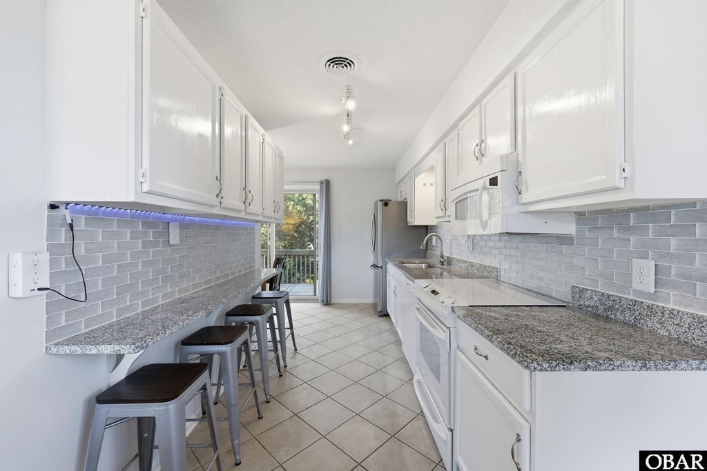 Image 12 of property listing at 123 Georgetown Sands Rd Unit 19, Duck, NC 27949