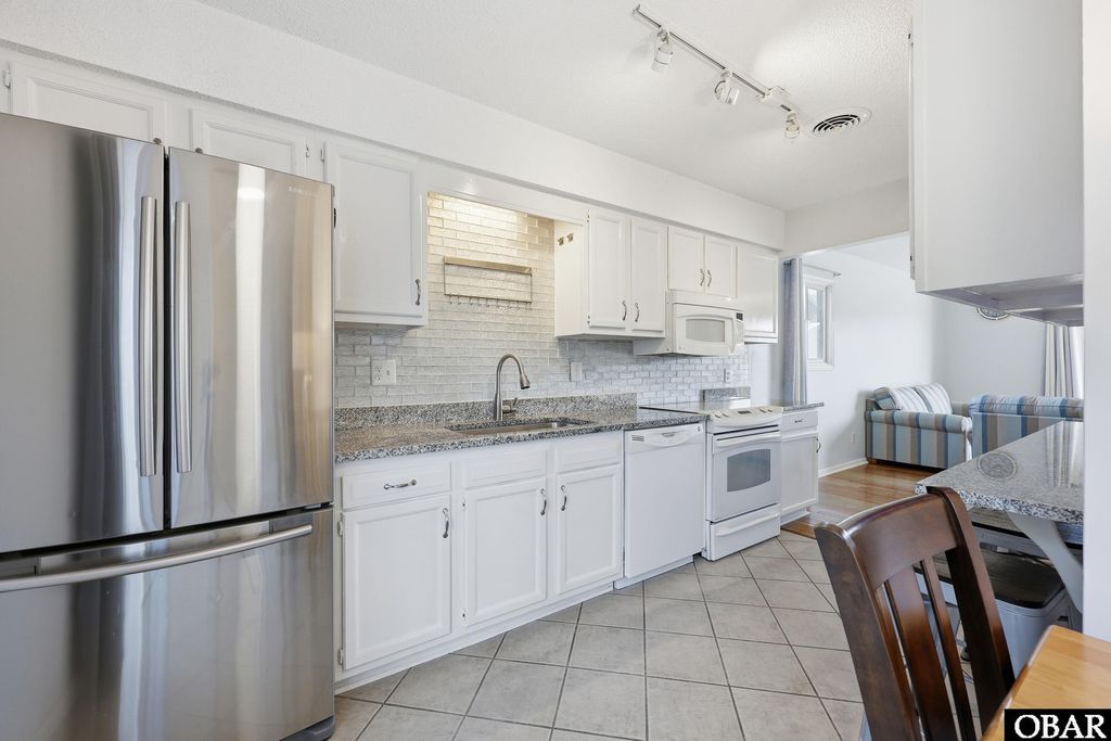 Image 16 of property listing at 123 Georgetown Sands Rd Unit 19, Duck, NC 27949