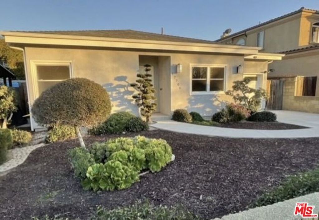 12706 Bonaparte Avenue, Los Angeles, CA 90066