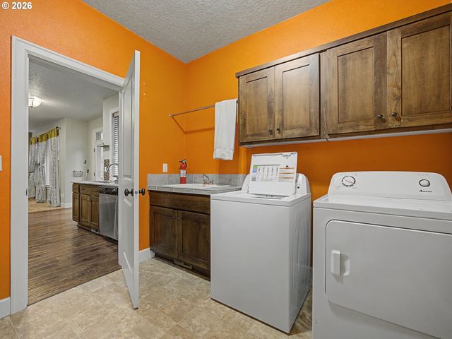 39576 TRILLIUM St, Sandy, OR 97055