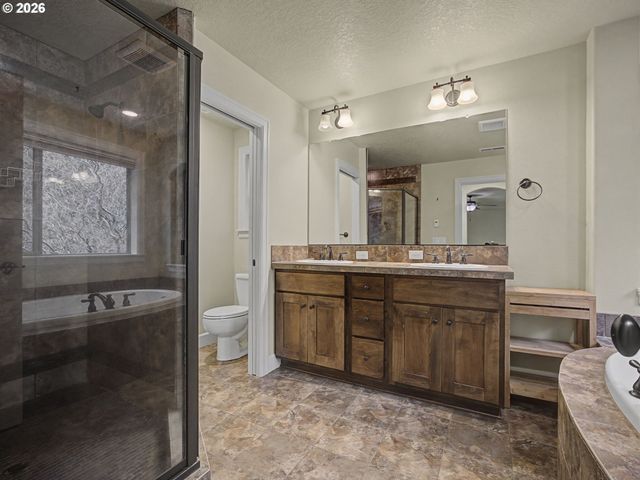 39576 TRILLIUM St, Sandy, OR 97055