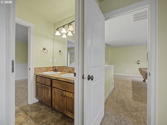 39576 TRILLIUM St, Sandy, OR 97055