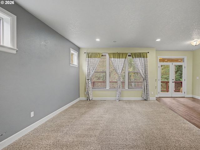 39576 TRILLIUM St, Sandy, OR 97055