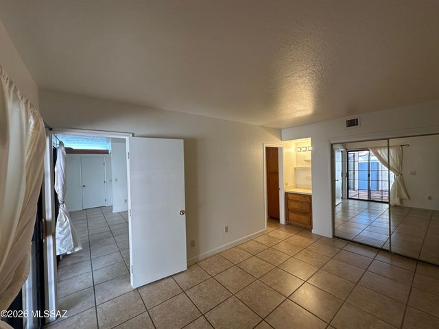 4279 N River Grove Cir Apt 127, Tucson, AZ 85719