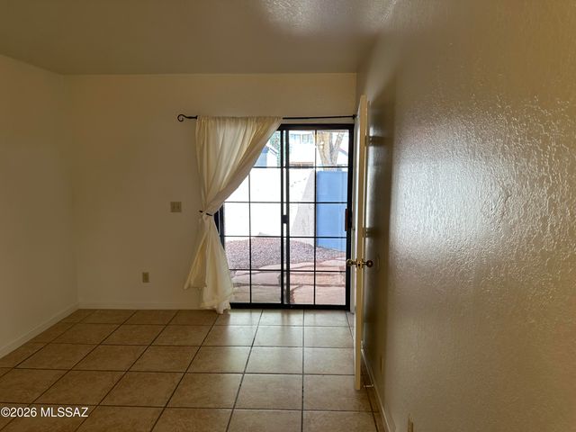 4279 N River Grove Cir Apt 127, Tucson, AZ 85719