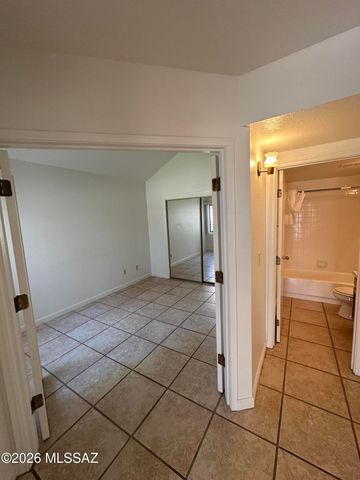 4279 N River Grove Cir Apt 127, Tucson, AZ 85719