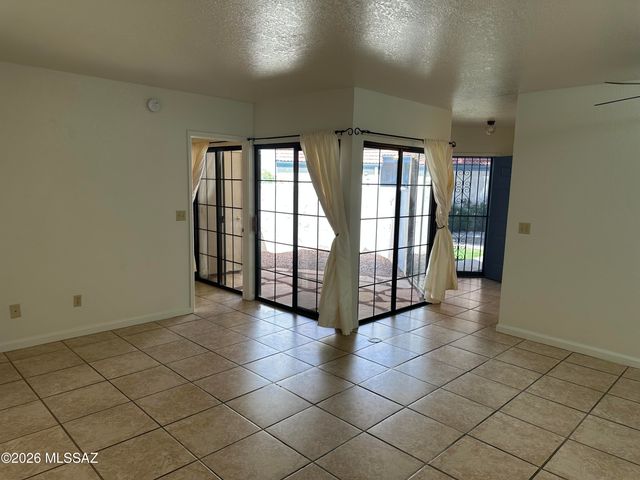 4279 N River Grove Cir Apt 127, Tucson, AZ 85719