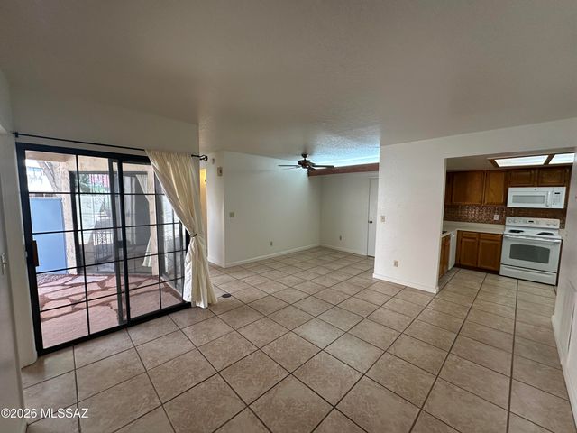 4279 N River Grove Cir Apt 127, Tucson, AZ 85719