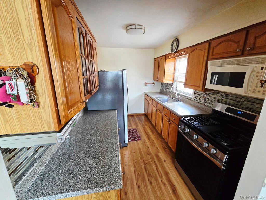 60 Liberty Boulevard, Valley Stream, NY 11580 — photo 4