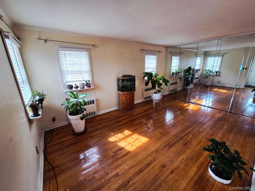 60 Liberty Boulevard, Valley Stream, NY 11580 — photo 5