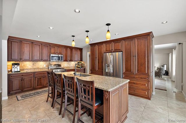 1824 N Adams Road, Rochester Hills, MI 48306