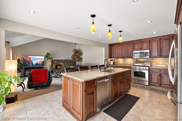 1824 N Adams Road, Rochester Hills, MI 48306