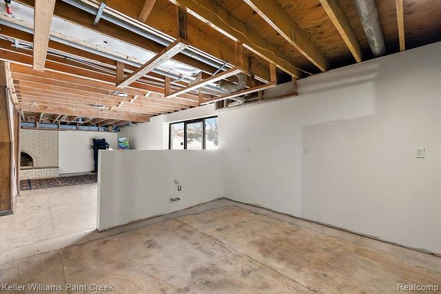 1824 N Adams Road, Rochester Hills, MI 48306