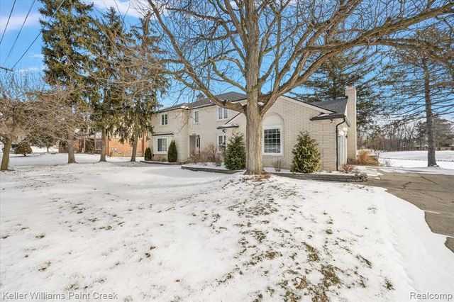 1824 N Adams Road, Rochester Hills, MI 48306