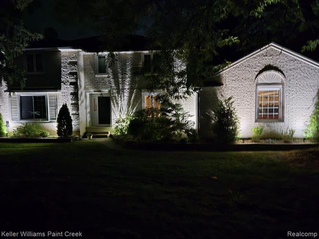 1824 N Adams Road, Rochester Hills, MI 48306