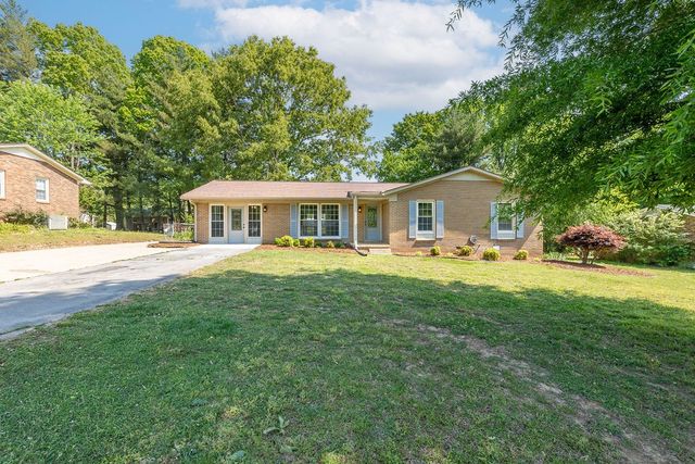 1606 Whippoorwill Dr, Lawrenceburg, TN 38464