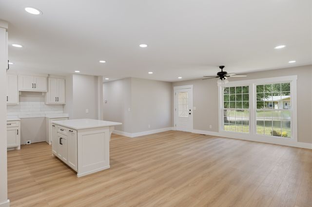1606 Whippoorwill Dr, Lawrenceburg, TN 38464