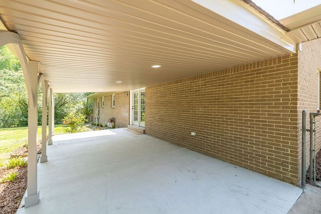 1606 Whippoorwill Dr, Lawrenceburg, TN 38464