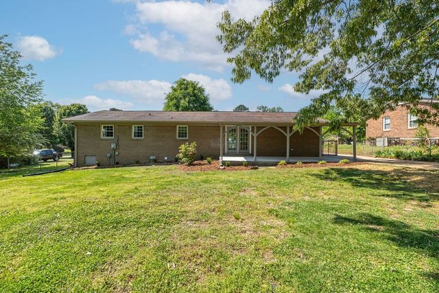 1606 Whippoorwill Dr, Lawrenceburg, TN 38464