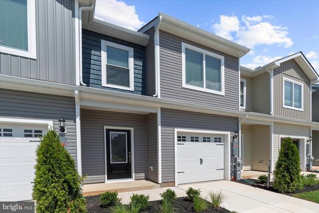 8139 BARTHOLOMEW CT, Baltimore, MD 21206