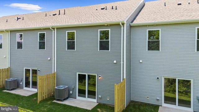 8139 BARTHOLOMEW CT, Baltimore, MD 21206