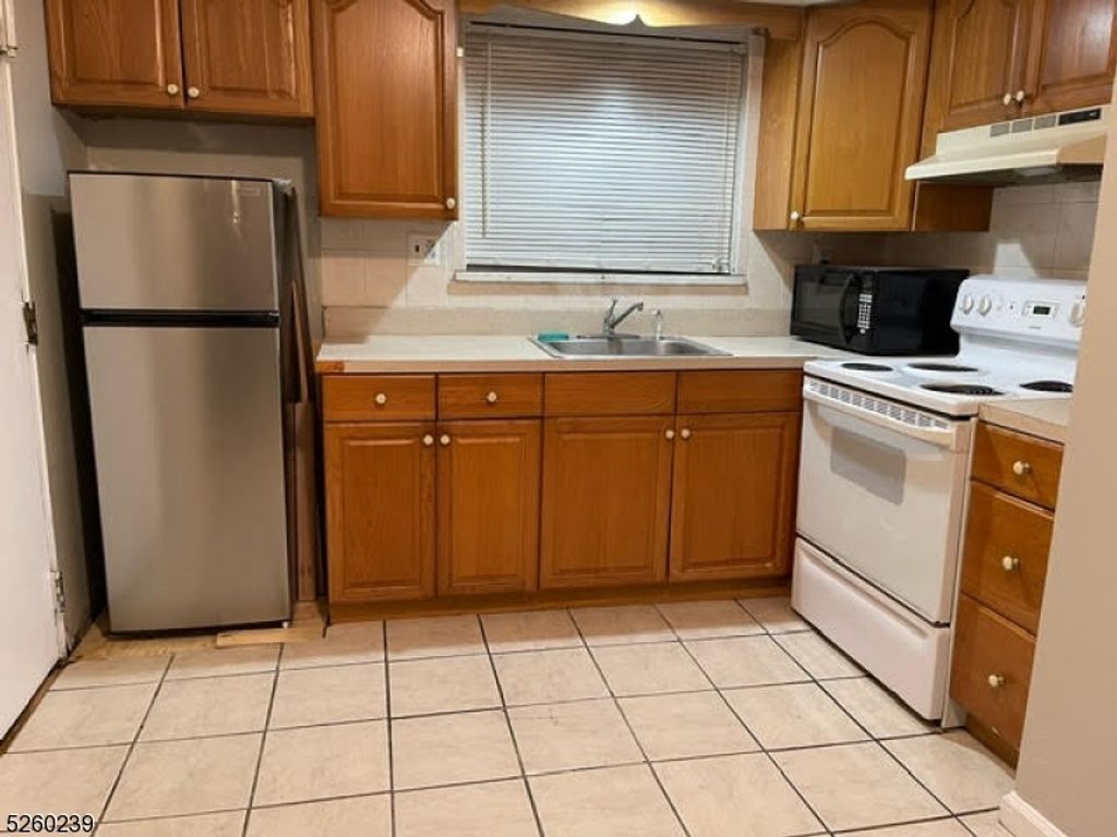 355 Broad St E2, Clifton City, NJ 07013 — photo 3