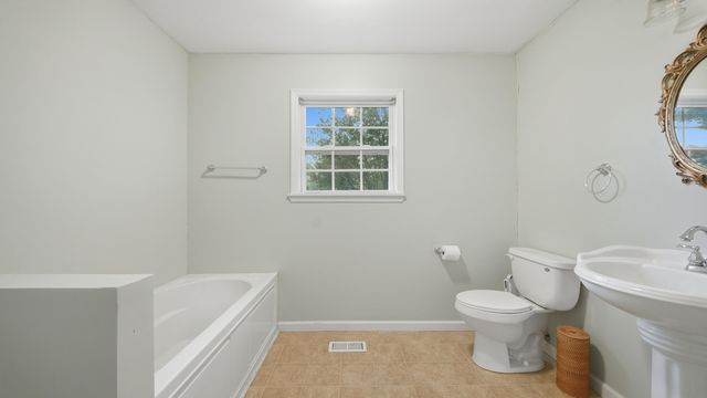 8525 W Crabtree Road, Hixson, TN 37343