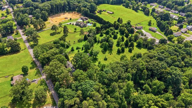 8525 W Crabtree Road, Hixson, TN 37343